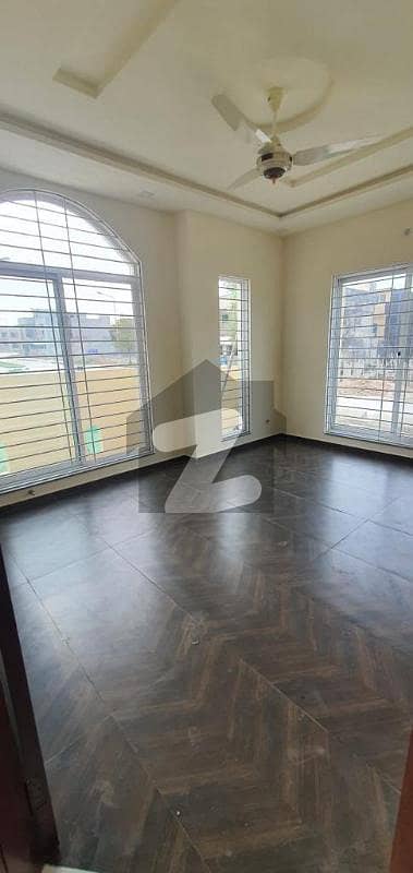 10 Marla 4 Bedroom House For Rent