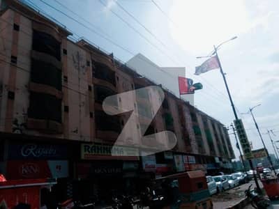 یونیورسٹی روڈ کراچی میں 3 کمروں کا 5 مرلہ فلیٹ 1.3 کروڑ میں برائے فروخت۔