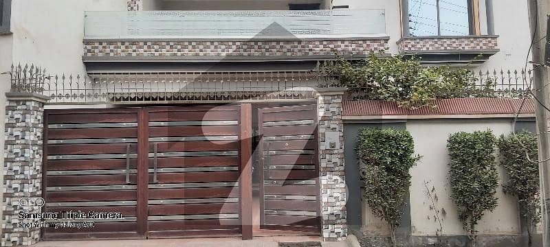 زکریا ٹاؤن ملتان میں 4 کمروں کا 12 مرلہ مکان 1.6 کروڑ میں برائے فروخت۔