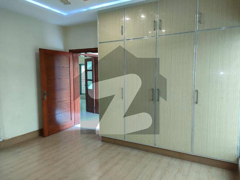 ایڈن سٹی ایڈن لاہور میں 3 کمروں کا 10 مرلہ مکان 1.1 لاکھ میں کرایہ پر دستیاب ہے۔
