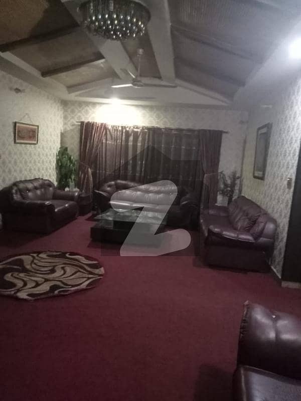 امین ٹاؤن فیصل آباد میں 5 کمروں کا 12 مرلہ مکان 3.15 کروڑ میں برائے فروخت۔
