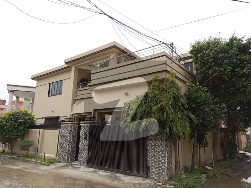 12 Marla House In Shadman Colony Is Available