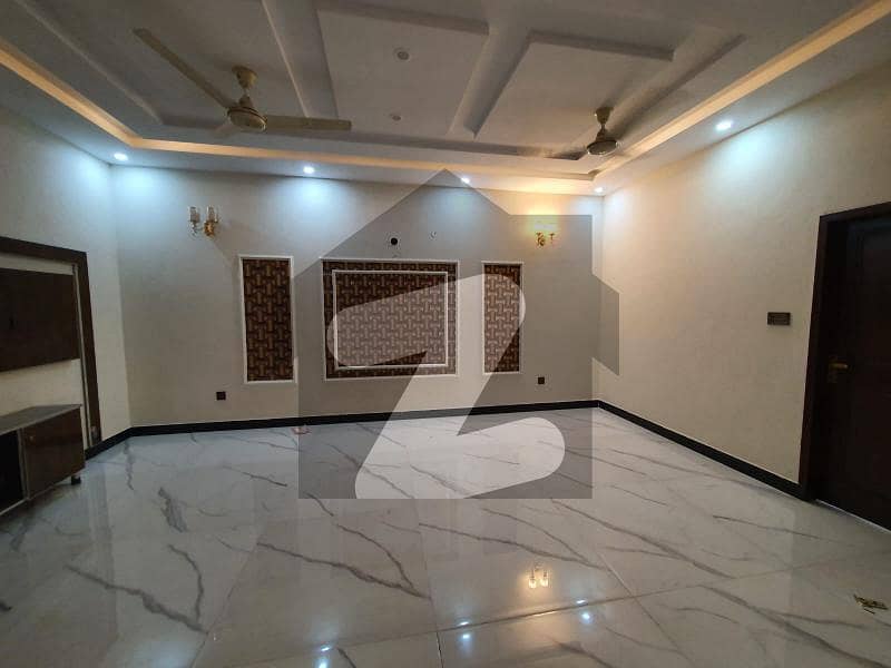 ریونیو سوسائٹی - بلاک اے ریوینیو سوسائٹی لاہور میں 2 کمروں کا 5 مرلہ زیریں پورشن 37 ہزار میں کرایہ پر دستیاب ہے۔
