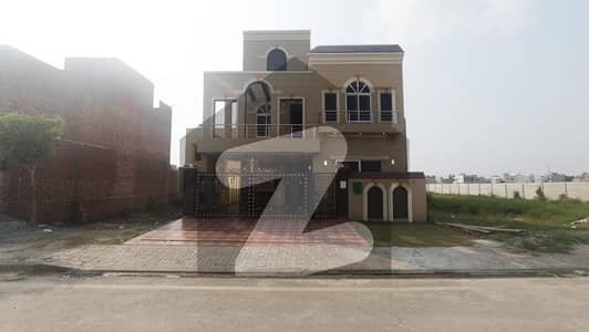 لو کاسٹ ۔ بلاک سی لو کاسٹ سیکٹر بحریہ آرچرڈ فیز 2 بحریہ آرچرڈ لاہور میں 5 کمروں کا 8 مرلہ مکان 2.5 کروڑ میں برائے فروخت۔