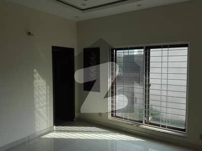 Prime Location House For Grabs In 10 Marla Lahore