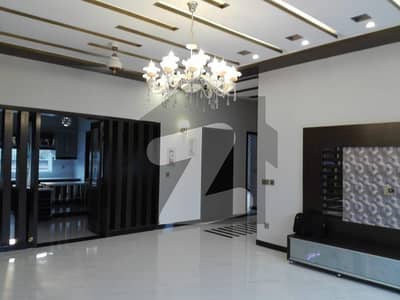 Prime Location 1 Kanal Upper Portion For rent In Lahore