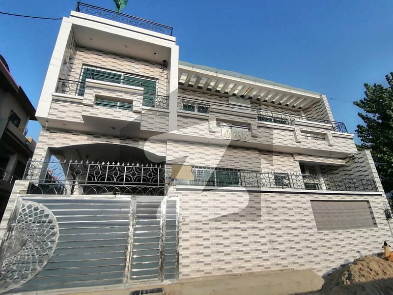 تلسا روڈ راولپنڈی میں 3 کمروں کا 8 مرلہ مکان 65 ہزار میں کرایہ پر دستیاب ہے۔