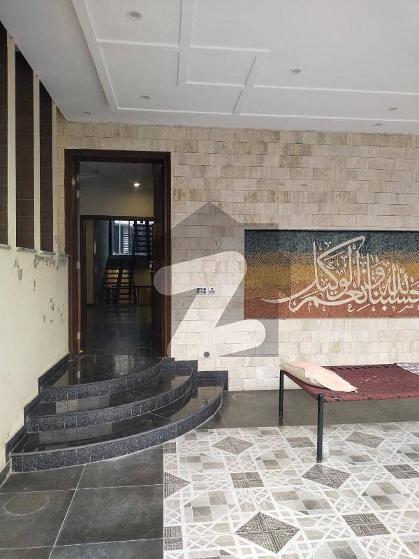 ڈیوائن گارڈنز ۔ بلاک اے ڈیوائن گارڈنز لاہور میں 5 کمروں کا 14 مرلہ مکان 4.75 کروڑ میں برائے فروخت۔