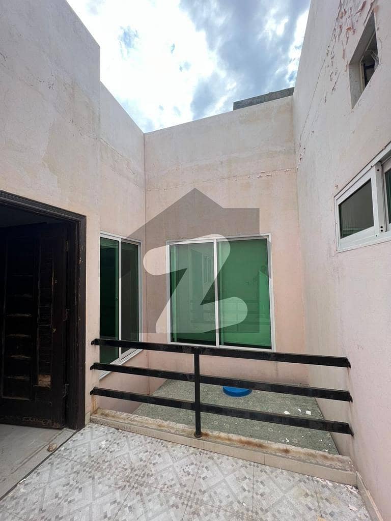 چک 208 روڈ فیصل آباد میں 4 کمروں کا 5 مرلہ مکان 45 ہزار میں کرایہ پر دستیاب ہے۔