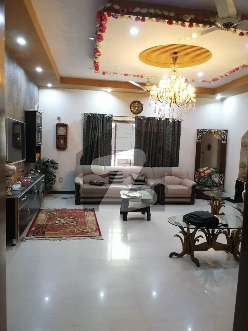 بحریہ ٹاؤن جاسمین بلاک بحریہ ٹاؤن سیکٹر سی بحریہ ٹاؤن لاہور میں 3 کمروں کا 1 کنال مکان 4.7 کروڑ میں برائے فروخت۔
