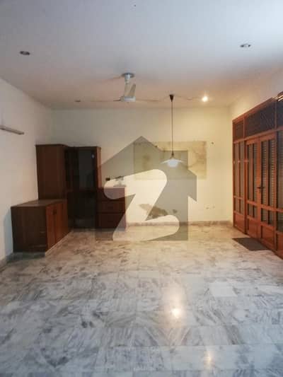 ریونیو سوسائٹی - بلاک اے ریوینیو سوسائٹی لاہور میں 4 کمروں کا 10 مرلہ مکان 1.5 لاکھ میں کرایہ پر دستیاب ہے۔