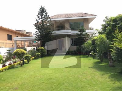 Two Kanal Beautiful House For Rent