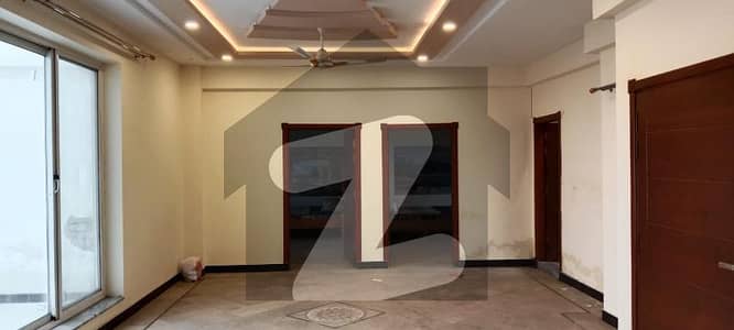 یونیورسٹی روڈ پشاور میں 4 کمروں کا 14 مرلہ پینٹ ہاؤس 75 ہزار میں کرایہ پر دستیاب ہے۔