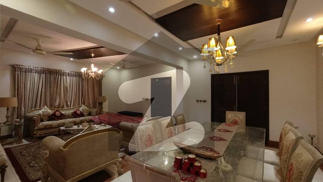 گارڈن ٹاؤن - اورنگزیب بلاک گارڈن ٹاؤن لاہور میں 4 کمروں کا 1 کنال مکان 7.5 کروڑ میں برائے فروخت۔
