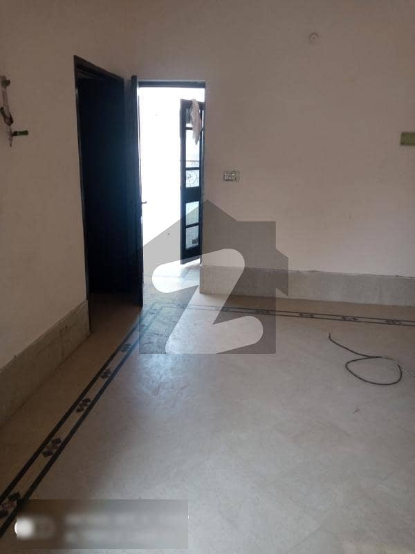 Upper Portion Available For Rent In Gulistan Coloney Near Aziz Fatima Hospital