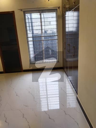 ایل ڈی اے ایوینیو ۔ بلاک جے ایل ڈی اے ایوینیو لاہور میں 2 کمروں کا 10 مرلہ زیریں پورشن 43 ہزار میں کرایہ پر دستیاب ہے۔