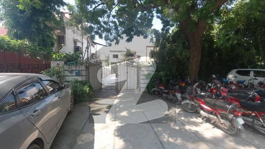 50 Marla House Is Available For Sale In Gulberg 2 Lahore