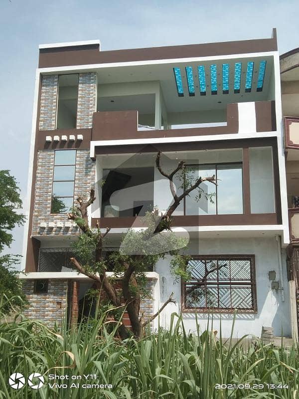 شرافی گوٹھ کراچی میں 4 کمروں کا 5 مرلہ مکان 1.4 کروڑ میں برائے فروخت۔