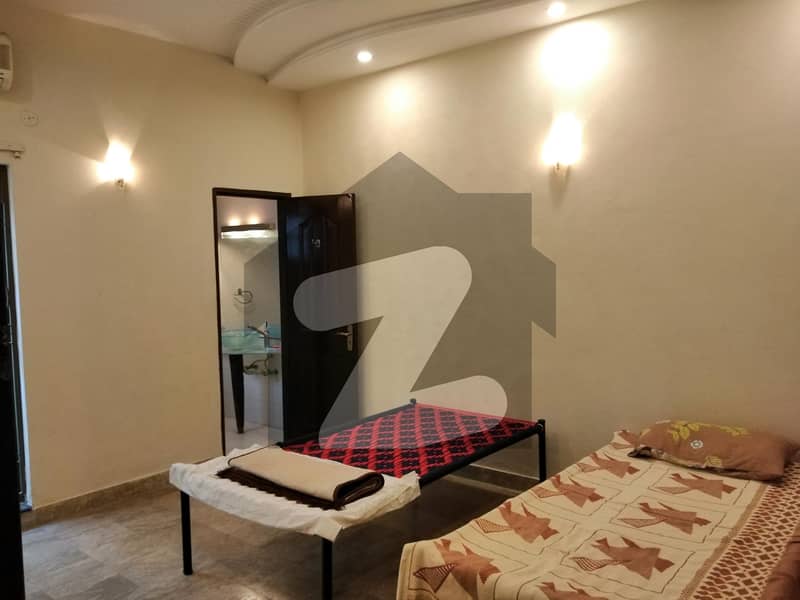 پی اے ایف فالکن کمپلیکس گلبرگ لاہور میں 5 کمروں کا 12 مرلہ مکان 4.9 کروڑ میں برائے فروخت۔
