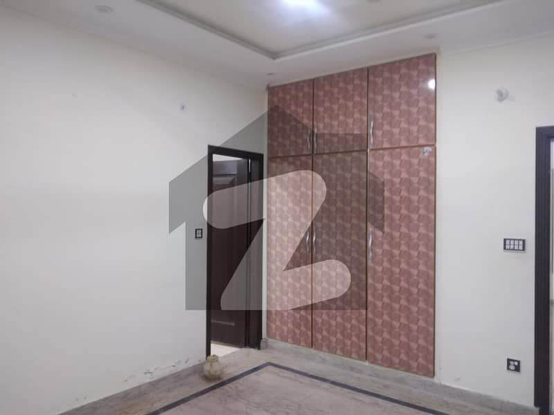 پی اے ایف فالکن کمپلیکس گلبرگ لاہور میں 5 کمروں کا 1 کنال مکان 8 کروڑ میں برائے فروخت۔