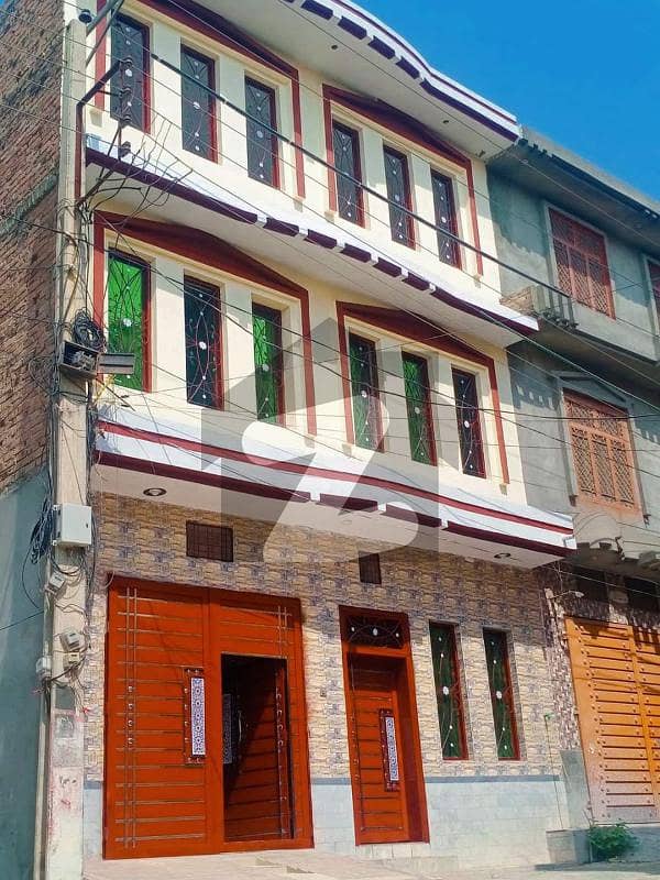 ڈلا زیک روڈ پشاور میں 6 کمروں کا 3 مرلہ مکان 1.3 کروڑ میں برائے فروخت۔