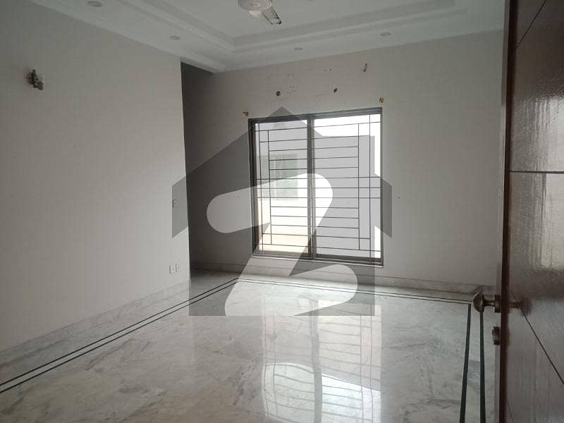 1 Kanal Commercial House is Available for Rent