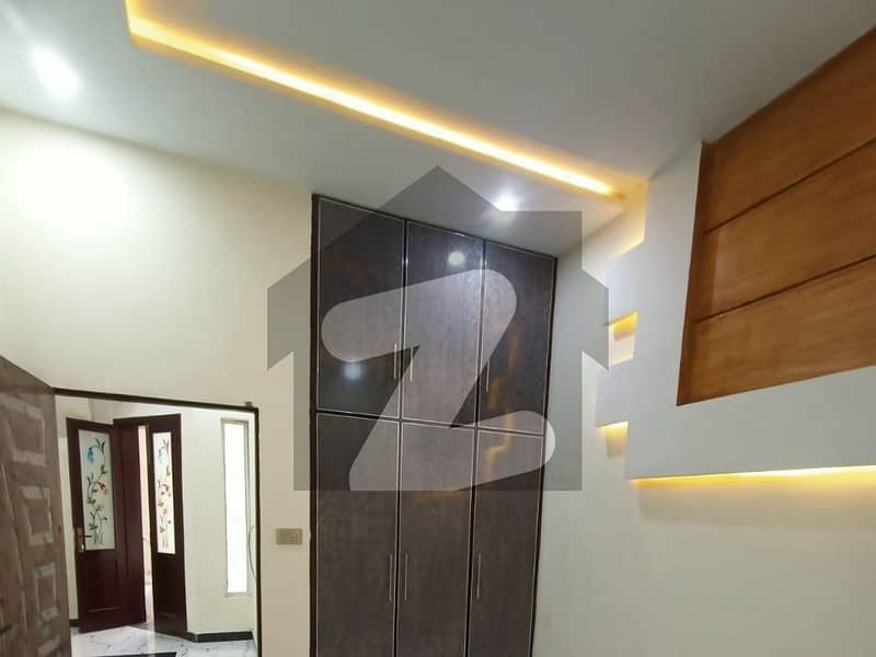 کینال روڈ فیصل آباد میں 3 کمروں کا 11 مرلہ مکان 1.6 لاکھ میں کرایہ پر دستیاب ہے۔