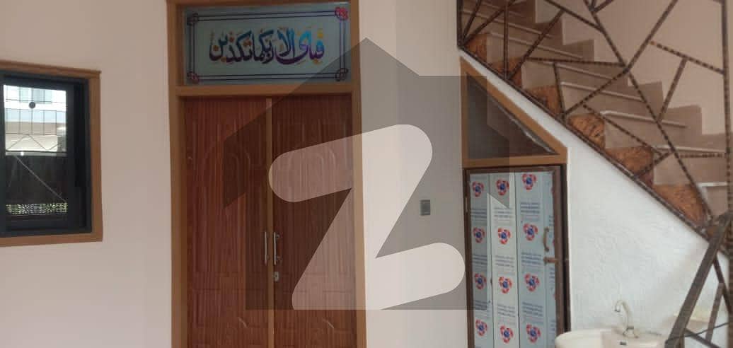 گلبرگ ویلی فیصل آباد میں 3 کمروں کا 2 مرلہ مکان 67 لاکھ میں برائے فروخت۔