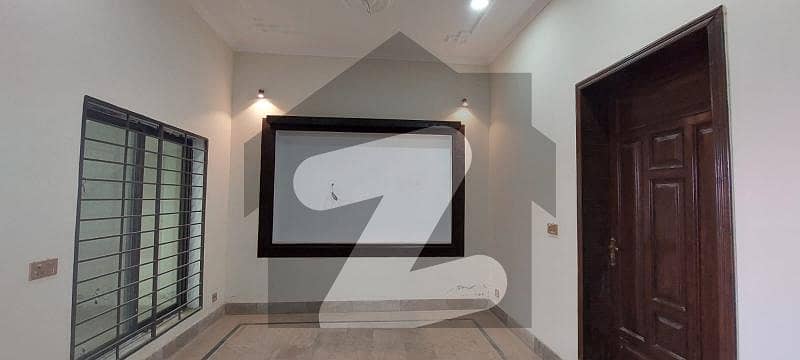 الحرام کے ایگزیکٹو ولاز جہانگی والا روڈ بہاولپور میں 4 کمروں کا 5 مرلہ مکان 40 ہزار میں کرایہ پر دستیاب ہے۔