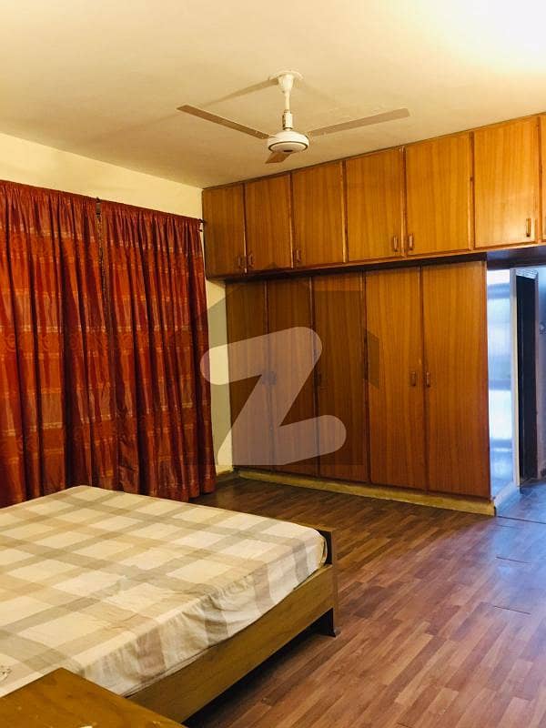 I-8/3 One Bed In  Upper Floor And Washroom Near Kachnar Park Available