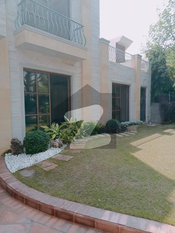 سی ایم ایچ کالونی کینٹ لاہور میں 5 کمروں کا 1.2 کنال مکان 3.25 لاکھ میں کرایہ پر دستیاب ہے۔