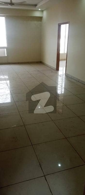 Nice and spacious 3 bed apartment in luxus mall Gulberg green