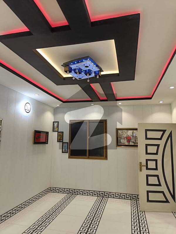 علامہ اقبال ٹاؤن لاہور میں 2 کمروں کا 6 مرلہ فلیٹ 95 لاکھ میں برائے فروخت۔
