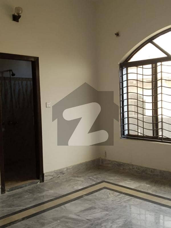 ڈیفنس روڈ راولپنڈی میں 5 کمروں کا 8 مرلہ مکان 1.9 کروڑ میں برائے فروخت۔