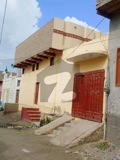 Faisal Colony House Sized 1040 Square Feet For Sale