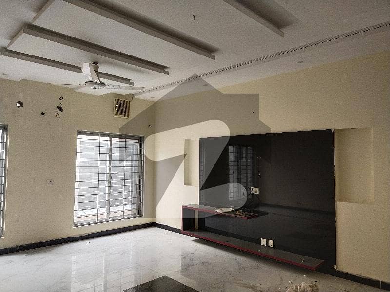 1 Kanal Upper Portion For Rent  3 Bedroom S 3 Bathrooms Tv Lounge Kitchen And Store Tail Floors Near Park And Market