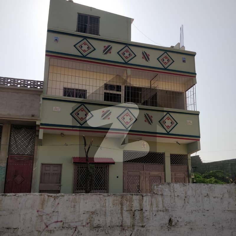 شاہ ٹاؤن بِن قاسم ٹاؤن کراچی میں 10 کمروں کا 5 مرلہ مکان 1.05 کروڑ میں برائے فروخت۔