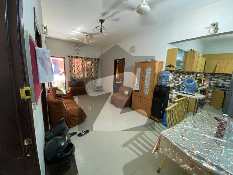 پی ای سی ایچ ایس بلاک 2 پی ای سی ایچ ایس جمشید ٹاؤن کراچی میں 2 کمروں کا 4 مرلہ بالائی پورشن 1.35 کروڑ میں برائے فروخت۔
