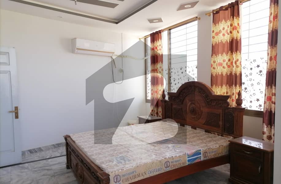 In Canal Garden Of Rahim Yar Khan, A 400 Square Feet Flat Is Available