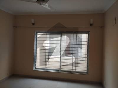 200 YARD VILLA AVAILABLE FOR RENT IN PRECENT 10A BAHRIA TOWN KARACHI.