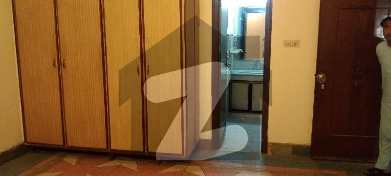 شادمان لاہور میں 8 کمروں کا 1 کنال مکان 9 کروڑ میں برائے فروخت۔