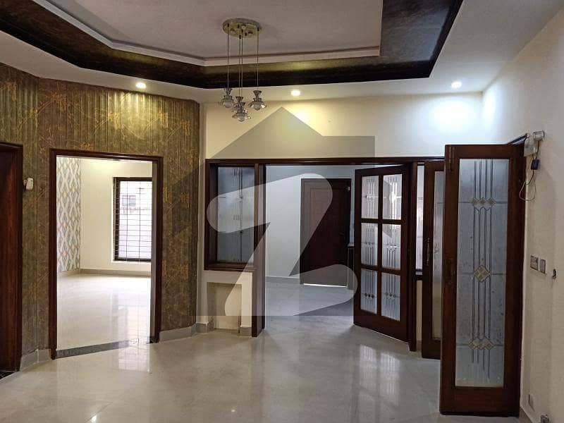 بحریہ ٹاؤن آئرس بلاک بحریہ ٹاؤن سیکٹر سی بحریہ ٹاؤن لاہور میں 7 کمروں کا 10 مرلہ مکان 1.2 لاکھ میں کرایہ پر دستیاب ہے۔