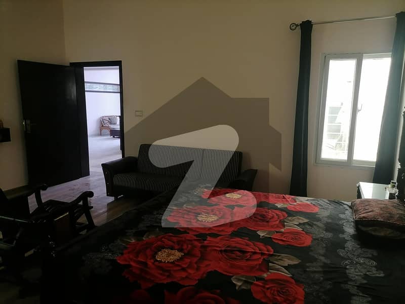 ماڈل سٹی ٹو ستیانہ روڈ فیصل آباد میں 4 کمروں کا 8 مرلہ مکان 2.15 کروڑ میں برائے فروخت۔