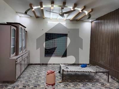 عبداللہ گارڈنز ایسٹ کینال روڈ کینال روڈ فیصل آباد میں 4 کمروں کا 10 مرلہ مکان 5.5 کروڑ میں برائے فروخت۔