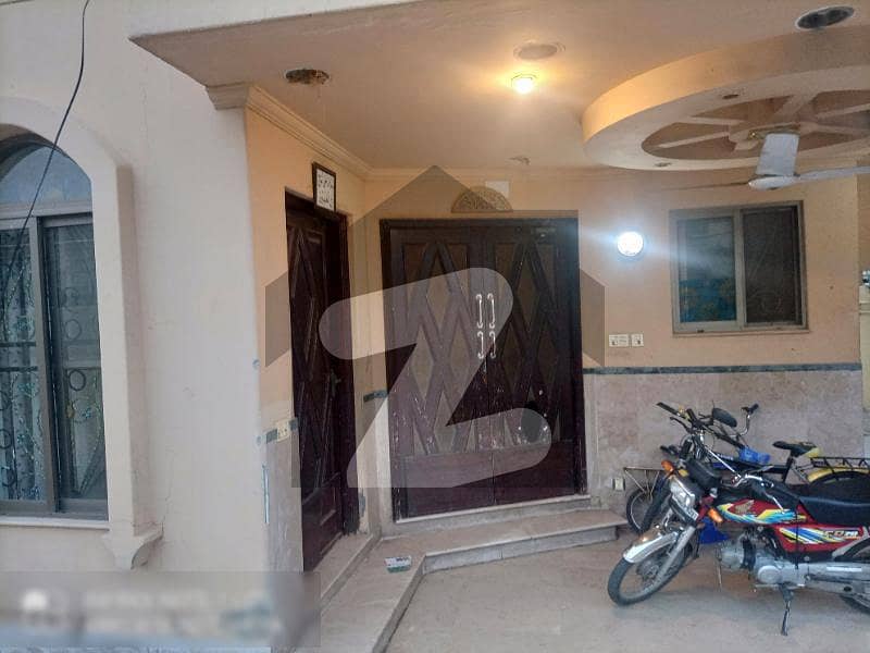 بحریہ ٹاؤن تکبیر بلاک بحریہ ٹاؤن سیکٹر B بحریہ ٹاؤن لاہور میں 5 کمروں کا 10 مرلہ مکان 3.7 کروڑ میں برائے فروخت۔