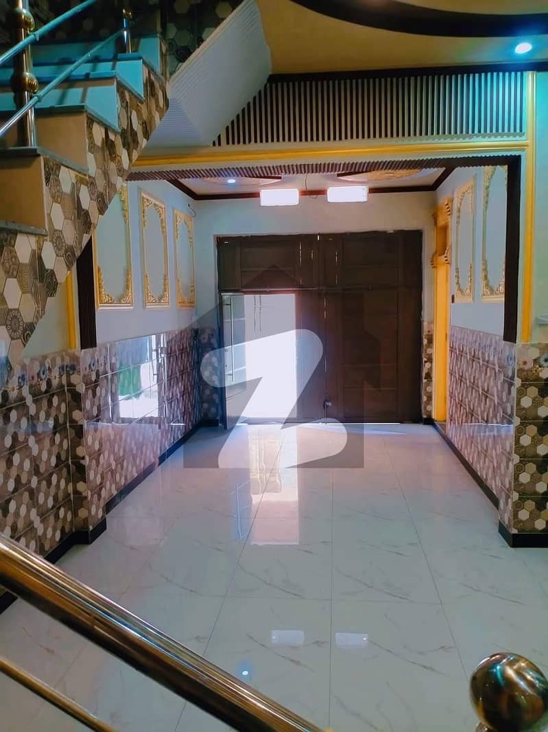 ڈلا زیک روڈ پشاور میں 7 کمروں کا 4 مرلہ مکان 1.55 کروڑ میں برائے فروخت۔