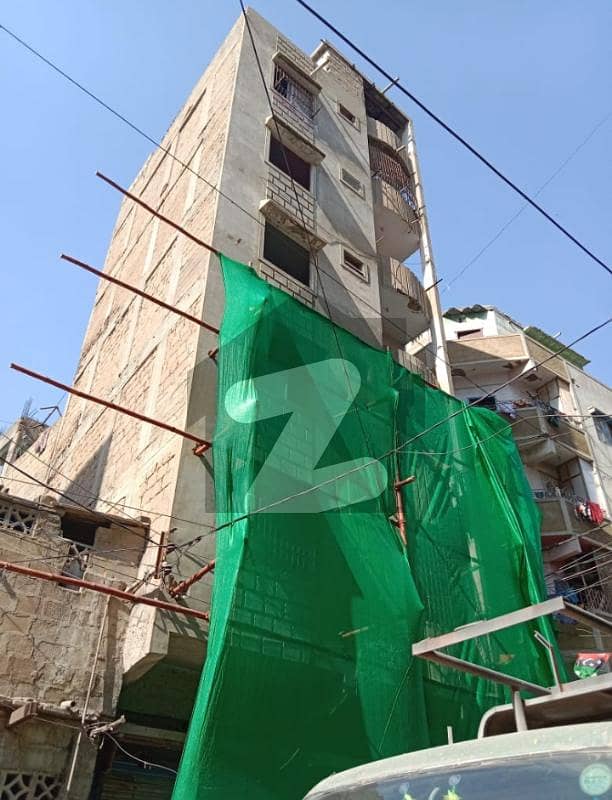 لی مارکیٹ لیاری ٹاؤن کراچی میں 3 کمروں کا 4 مرلہ فلیٹ 42 لاکھ میں برائے فروخت۔