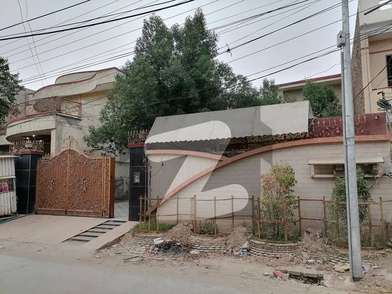 In Khayaban-e-sadiq House For Sale Sized 1 Kanal