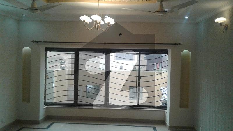 10 Marla Full House For Rent In Bahria Town Phase 6