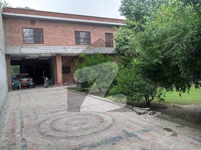 شیر علی روڈ لاہور میں 10 کمروں کا 2 کنال عمارت 1.65 لاکھ میں کرایہ پر دستیاب ہے۔